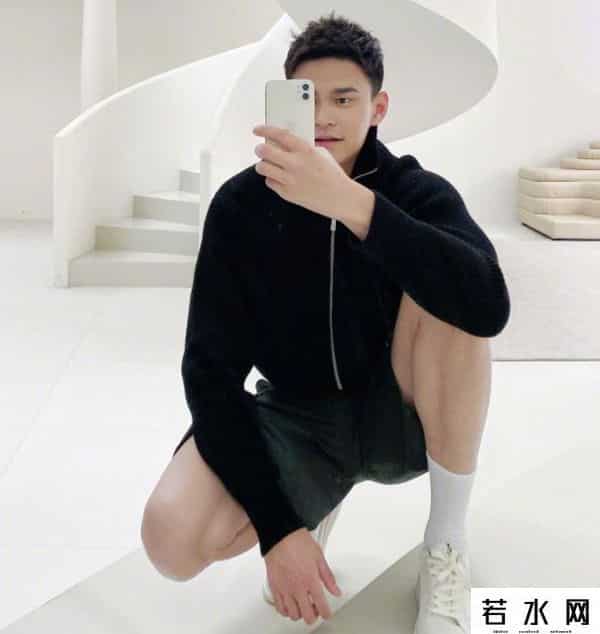 孙杨与泳池渐行渐远