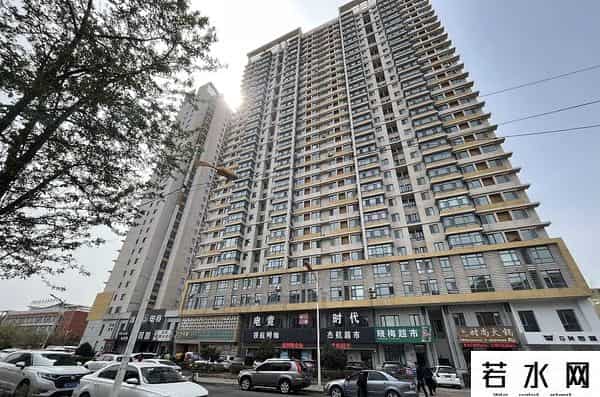 男子用吊车空运新房