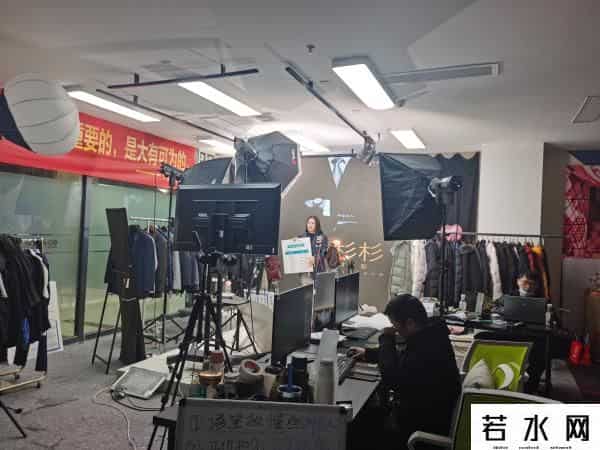 薇娅、雪梨疑似低姿态复出