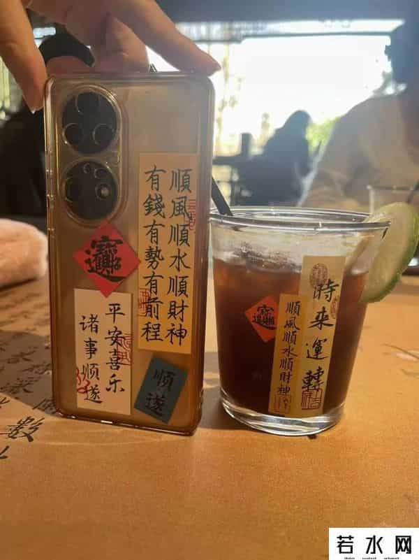 为什么年轻人爱上寺庙咖啡