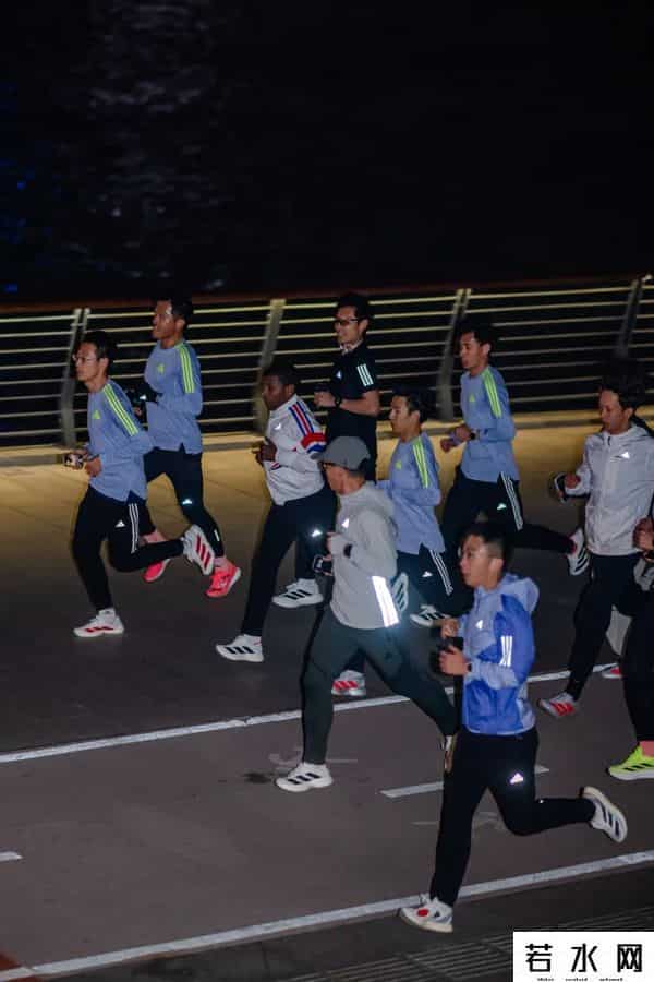 阿迪达斯ADIZERO PRO