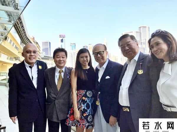 李嘉诚95后孙女李思德正式亮相