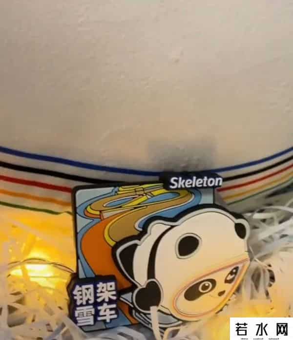 男子情人节送女友一冰箱冰墩墩