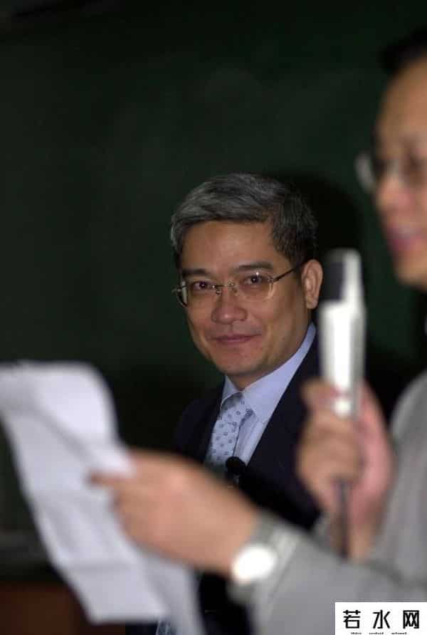 郎咸平六任妻子