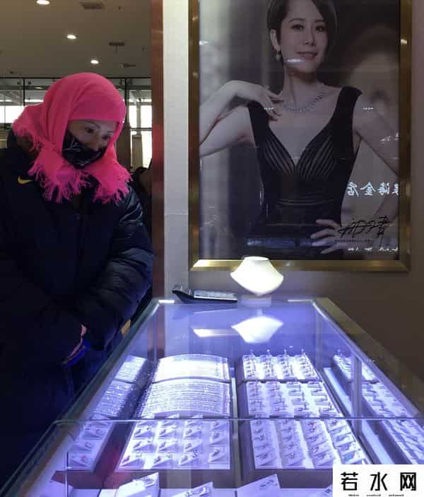 《隐入尘烟》票房逆袭