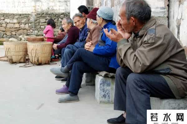 农村医务室发热人群扎堆输液