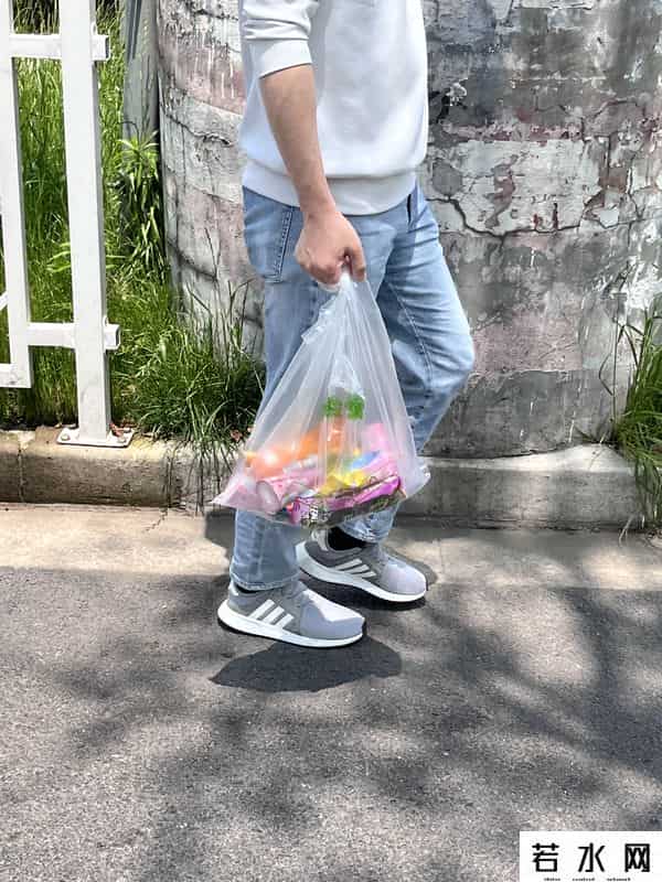 居家隔离时上海居民在干嘛