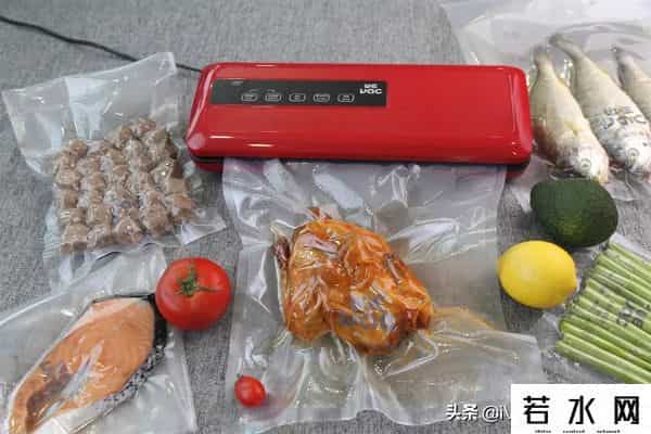 冰墩墩被晒成了糊墩墩