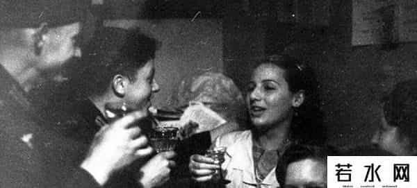 女生没有衣服是怎样的