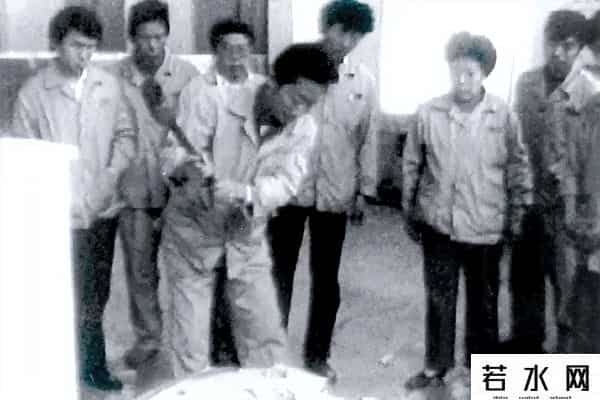 周光召和柳传志什么关系