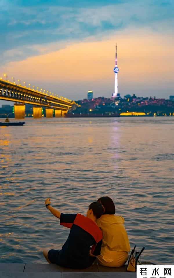 元宇宙沉浸式逛街