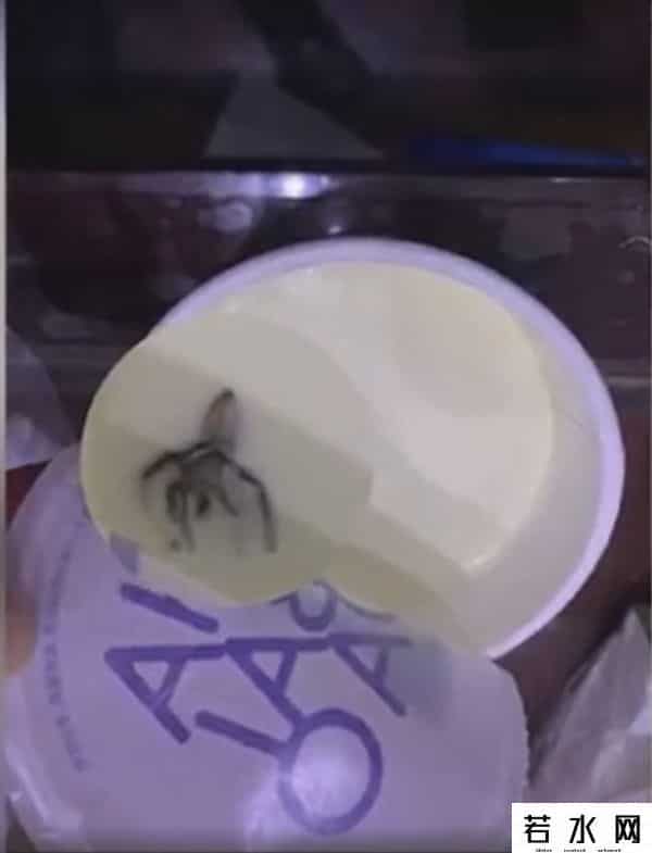 茶百道回应奶茶中喝出蜘蛛