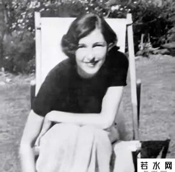 女生没有衣服是怎样的