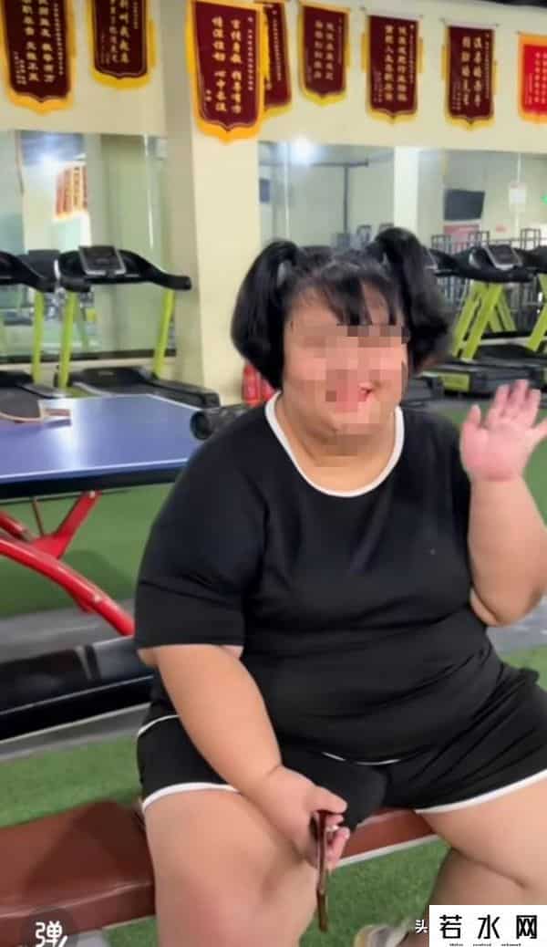 肥胖者翠花 倒在毕不了业的减肥营