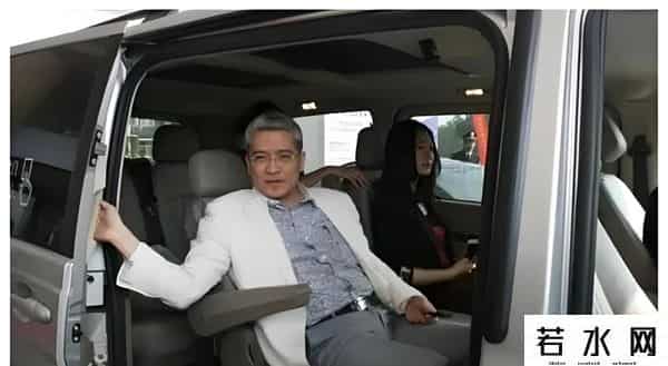 郎咸平六任妻子