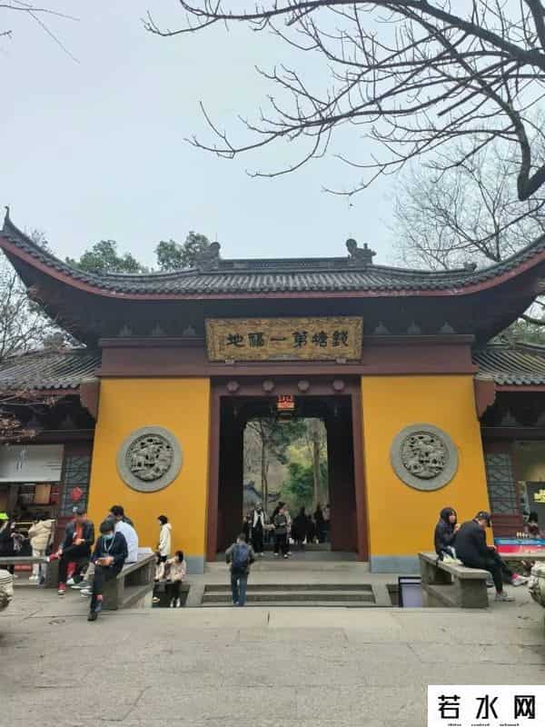 为什么年轻人爱上寺庙咖啡