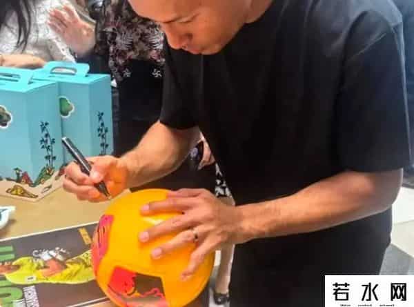 新加坡门将桑尼入驻头条