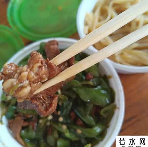 学生质疑店家卖淋巴肉被威胁