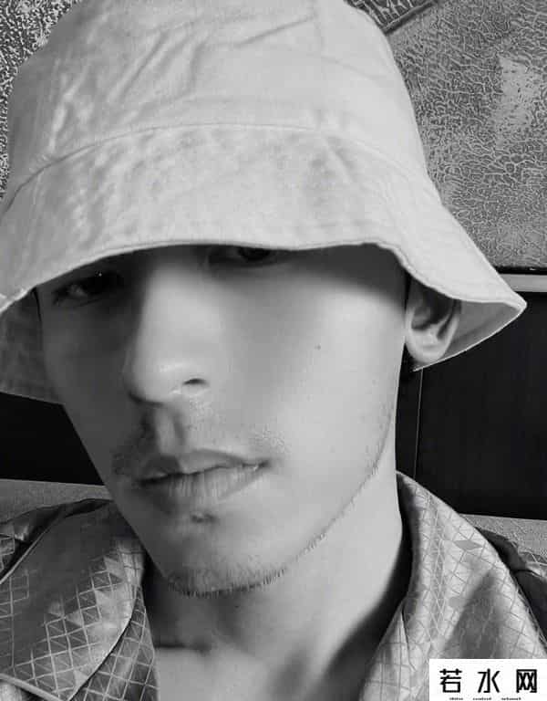 张哲瀚是谁的旗下艺人