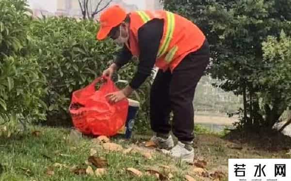 36岁清华硕士做环卫工