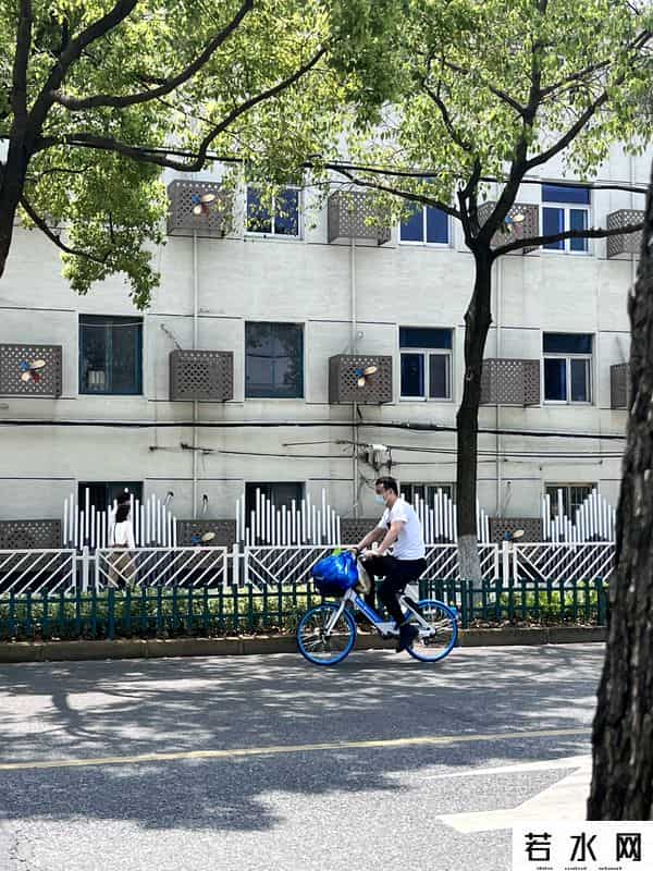 居家隔离时上海居民在干嘛