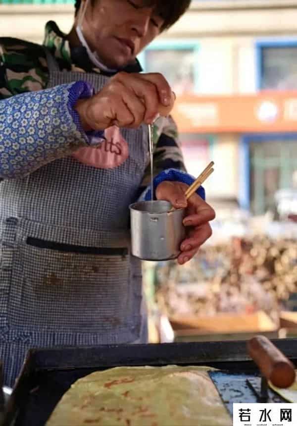 “粥饼伦”坚持出摊:火不了一辈子