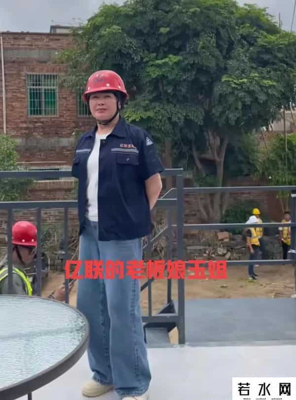 主播蹲守全红婵家