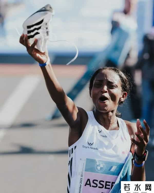 阿迪达斯ADIZERO PRO