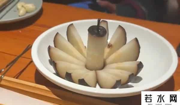 哈尔滨松花江上都铺地毯了