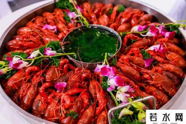 小龙虾价格暴跌年轻人不爱吃了-