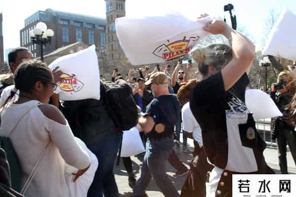 国际枕头大战日