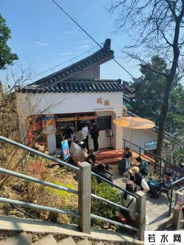 为什么年轻人爱上寺庙咖啡