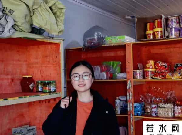 90后宝妈沙漠边缘送奶茶月入7000