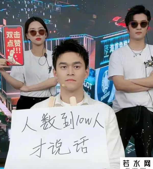 孙杨与泳池渐行渐远