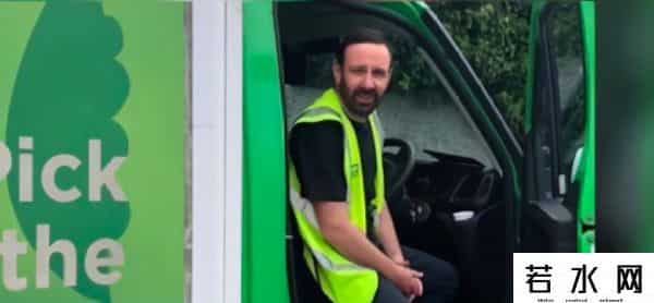 权游男演员兼职送外卖