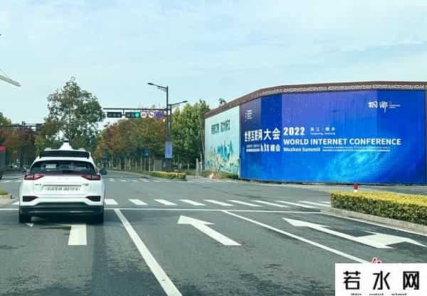 马斯克直播亲测自动驾驶