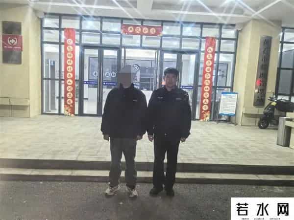 手机电量1%女子紧急求助110