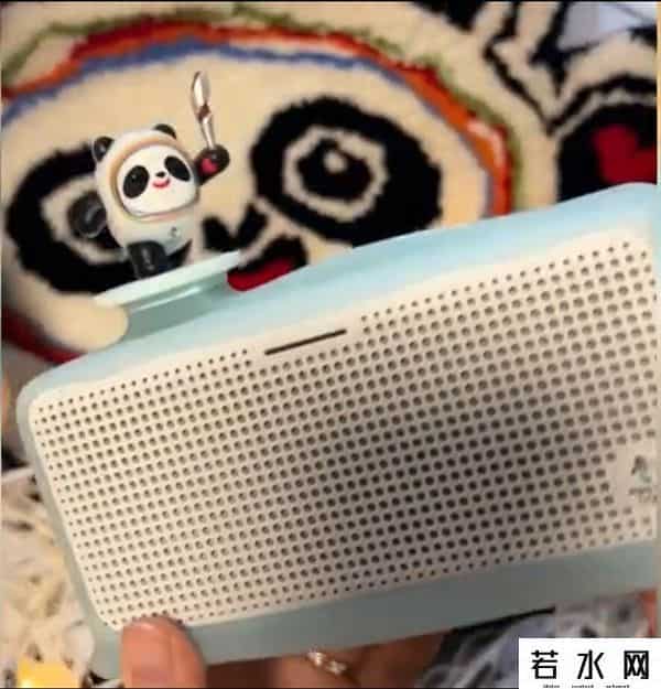 男子情人节送女友一冰箱冰墩墩