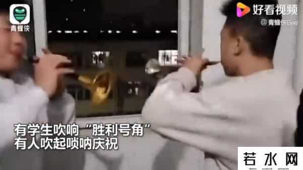 EDG夺冠男寝像过年