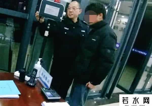 手机电量1%女子紧急求助110