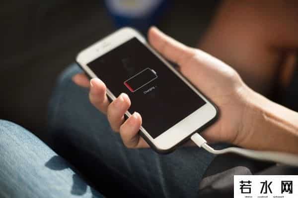 睡在充电的IPHONE旁有爆炸风险