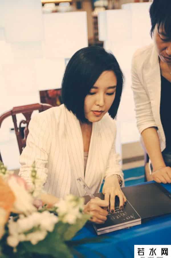 郎咸平六任妻子