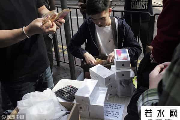 黄牛已炒不动两万五的苹果头显