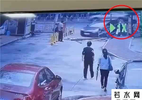 特斯拉倒车撞电动车致4伤 官方回应