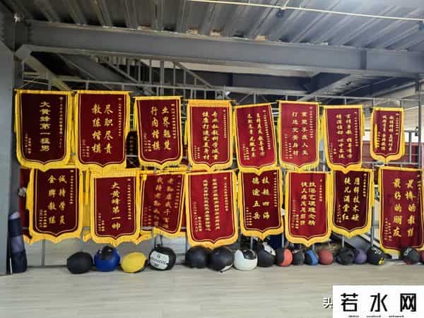 肥胖者翠花 倒在毕不了业的减肥营