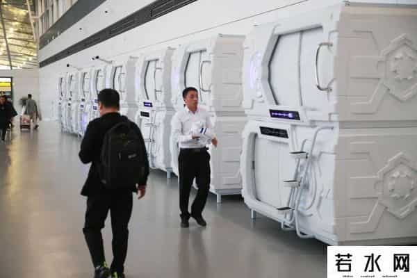 租房降级年轻人-住30元1天太空舱