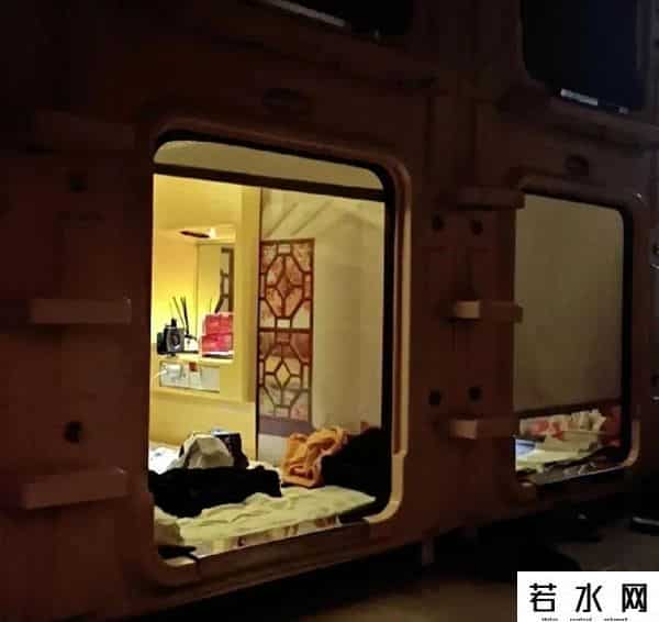 租房降级年轻人-住30元1天太空舱