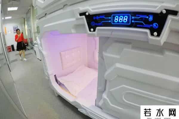 租房降级年轻人-住30元1天太空舱