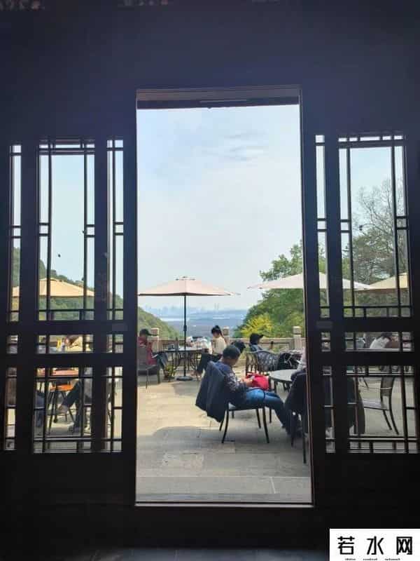 为什么年轻人爱上寺庙咖啡