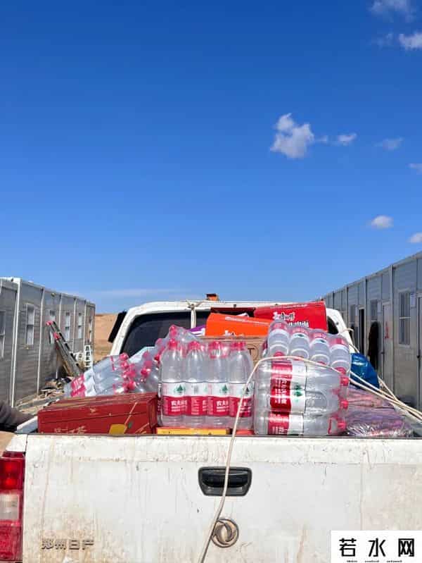 90后宝妈沙漠边缘送奶茶月入7000